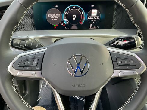 New 2026 Volkswagen Tiguan SE image 18