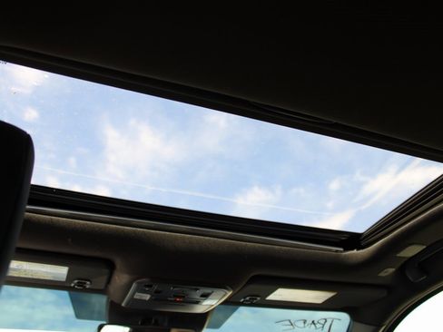 Used 2024 Toyota Tacoma TRD Off-Road image 28