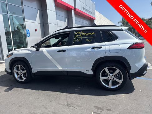 Used 2024 Toyota Corolla Cross SE w/ Moonroof Package image 3