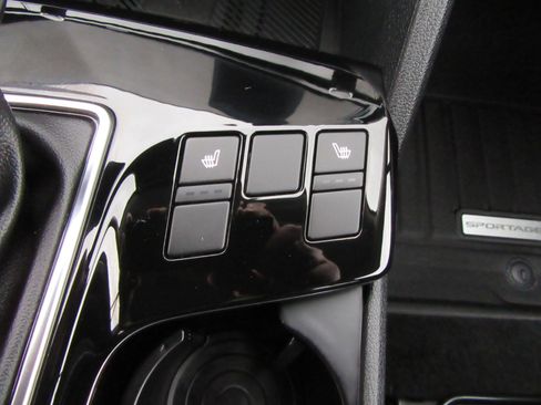 Used 2025 Kia Sportage EX image 46