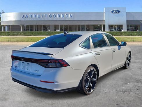 Used 2025 Honda Accord Sport image 4