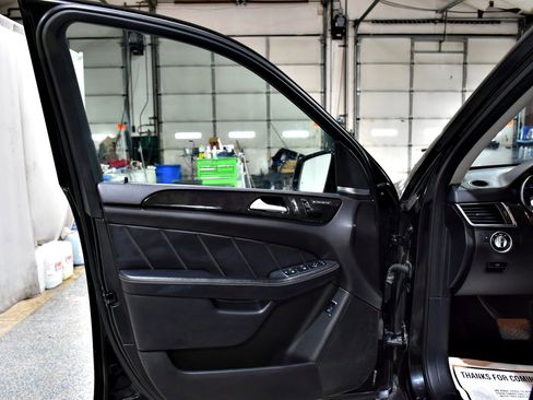 Used 2016 Mercedes-Benz GL 450 4MATIC image 31