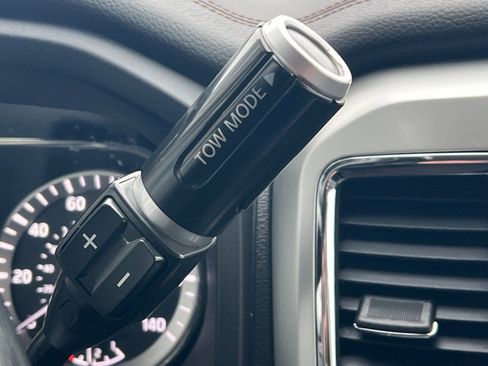 Used 2017 Nissan Titan SL AWD/4WD image 21