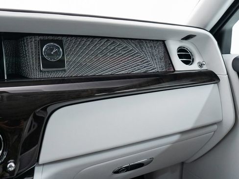 Used 2023 Rolls-Royce Phantom Sedan RWD image 49