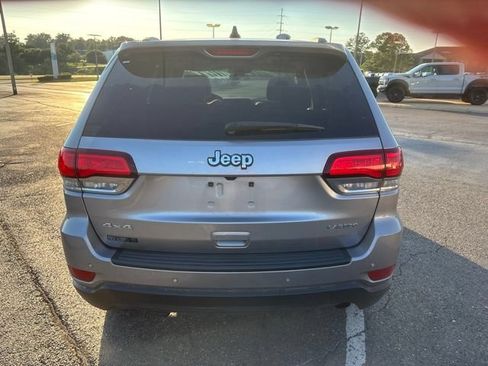 Used 2020 Jeep Grand Cherokee Laredo AWD/4WD image 17