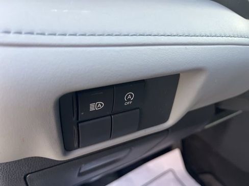 Certified 2023 Toyota Highlander L image 12