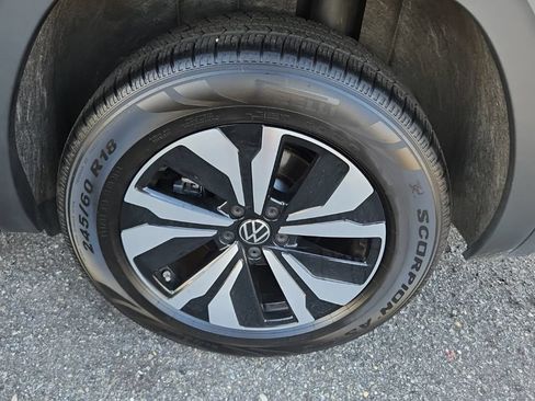 Used 2024 Volkswagen Atlas SE FWD image 32
