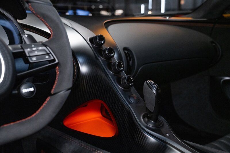 Used 2022 Bugatti Chiron Super Sport AWD/4WD image 27