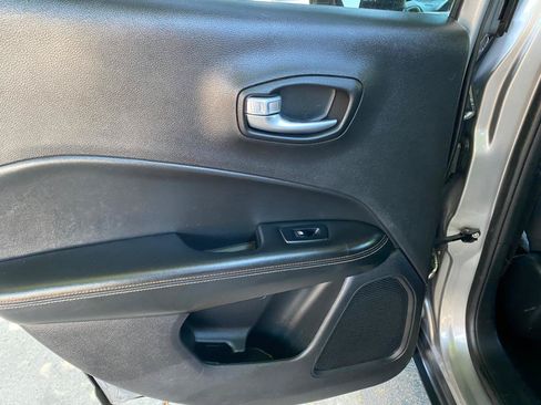 Used 2018 Jeep Compass Sport FWD image 37