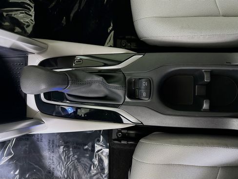 Certified 2025 Toyota Corolla Cross L image 21