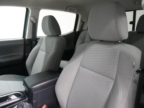 Used 2021 Toyota Tacoma SR w/ SR Convenience Package image 9