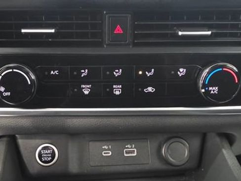 Used 2023 Nissan Rogue S image 19