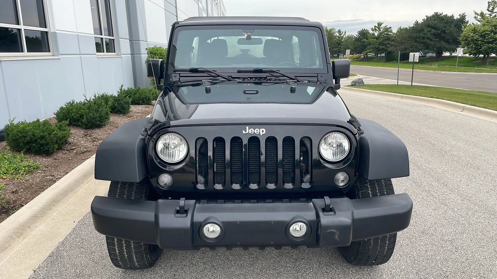 Used 2017 Jeep Wrangler Unlimited Sport AWD/4WD image 4
