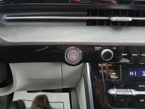 Used 2024 Kia Carnival EX image 21