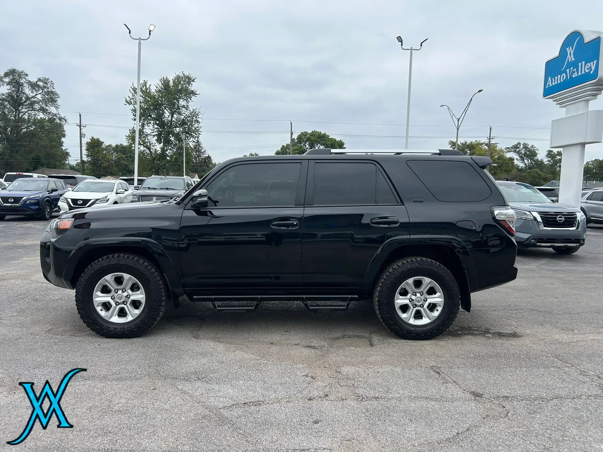 Used 2021 Toyota 4Runner SR5 Premium w/ Moonroof Package AWD/4WD image 4