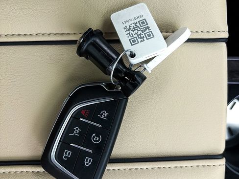 Used 2023 Cadillac Escalade Premium Luxury image 36