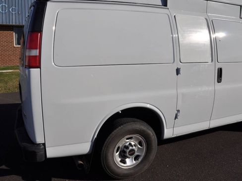 Used 2015 GMC Savana 2500 LS w/ Cold Climate Package RWD image 11