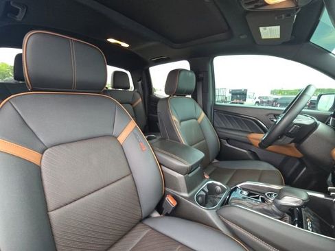 Used 2024 GMC Canyon AT4 w/ AT4 Premium Package AWD/4WD image 19