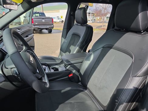 New 2025 Jeep Grand Cherokee Altitude image 15