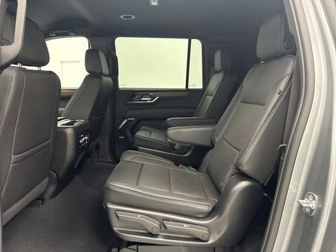 Used 2025 GMC Yukon XL Denali AWD/4WD image 28