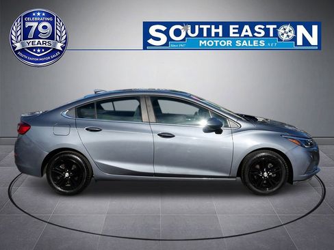 Used 2018 Chevrolet Cruze LT w/ Convenience Package FWD image 8