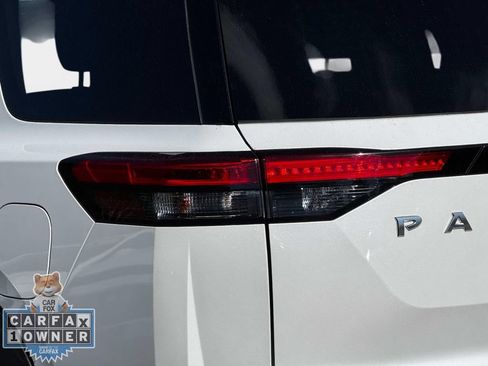 Used 2025 Nissan Pathfinder SL AWD/4WD image 11