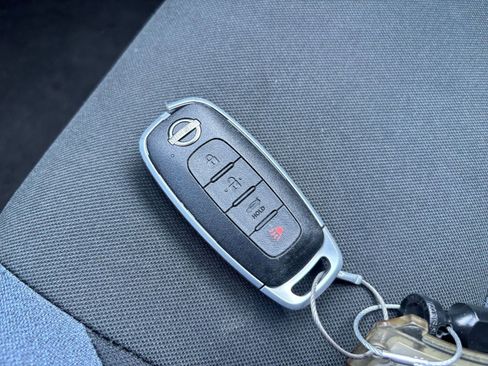 Used 2025 Nissan Versa SV FWD image 21