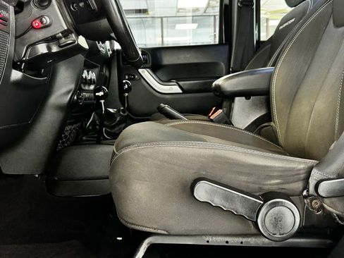 Used 2014 Jeep Wrangler Unlimited Rubicon w/ Max Tow Package AWD/4WD image 11