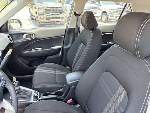 Used 2025 Hyundai Venue SEL FWD image 20
