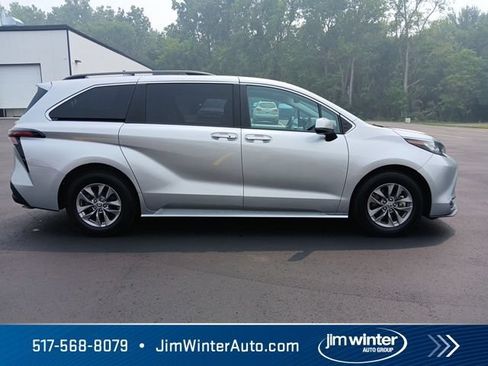 Used 2023 Toyota Sienna XLE FWD image 10