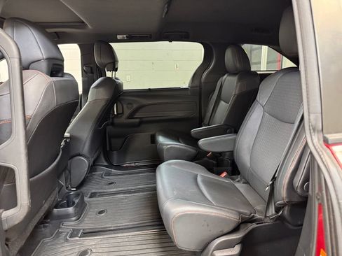 Used 2021 Toyota Sienna XSE FWD image 16