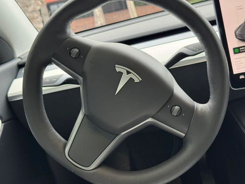Used 2024 Tesla Model Y Long Range AWD/4WD image 15