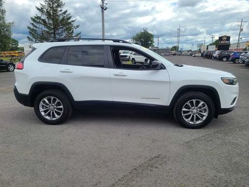 Used 2022 Jeep Cherokee Latitude Lux w/ Mopar Interior Package AWD/4WD image 5