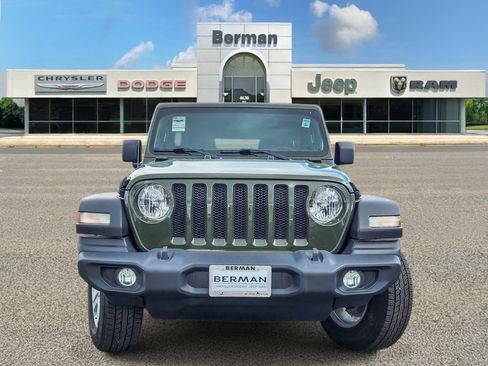 Used 2022 Jeep Wrangler Unlimited Sport AWD/4WD image 5