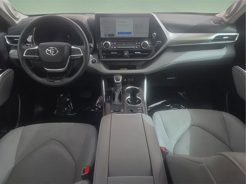 Used 2024 Toyota Highlander Platinum image 24