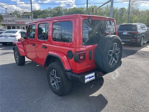 Used 2025 Jeep Wrangler Sahara image 3