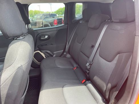 Used 2016 Jeep Renegade Latitude w/ Popular Equipment Group AWD/4WD image 8