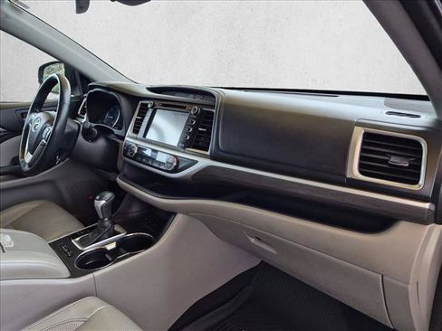 Used 2018 Toyota Highlander Limited Platinum AWD/4WD image 22