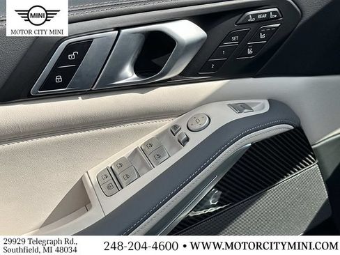 Used 2025 BMW X7 M60i AWD/4WD image 22