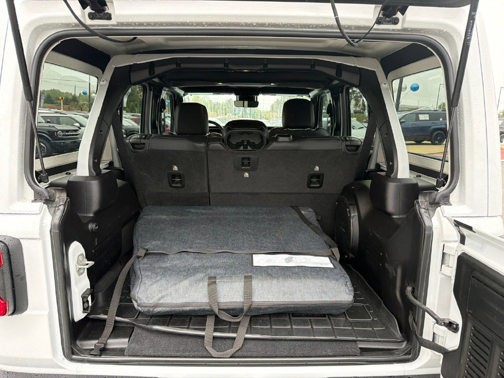 Used 2024 Jeep Wrangler Unlimited Rubicon AWD/4WD image 19