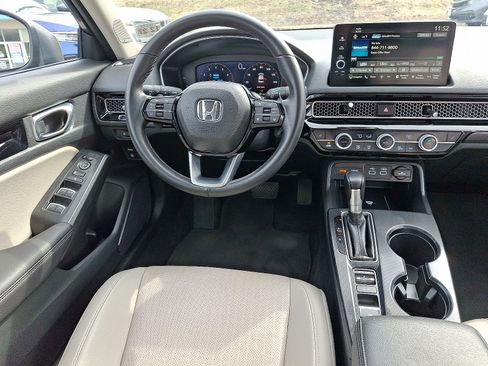 Used 2022 Honda Civic Touring image 14