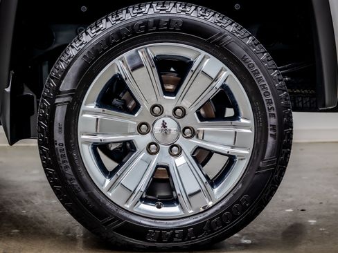 Used 2018 GMC Sierra 1500 SLT AWD/4WD image 39