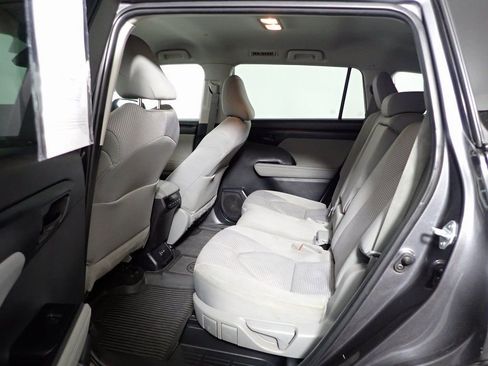 Used 2023 Toyota Highlander L FWD image 29