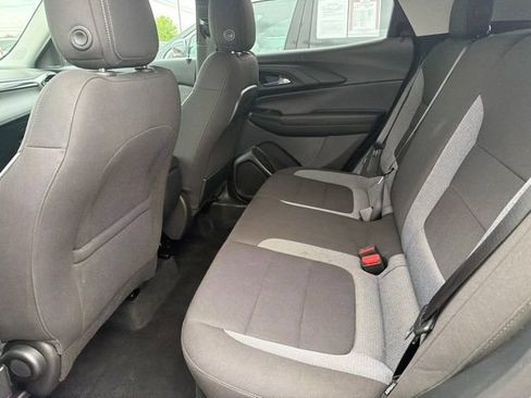 Used 2025 Chevrolet TrailBlazer LT FWD image 28