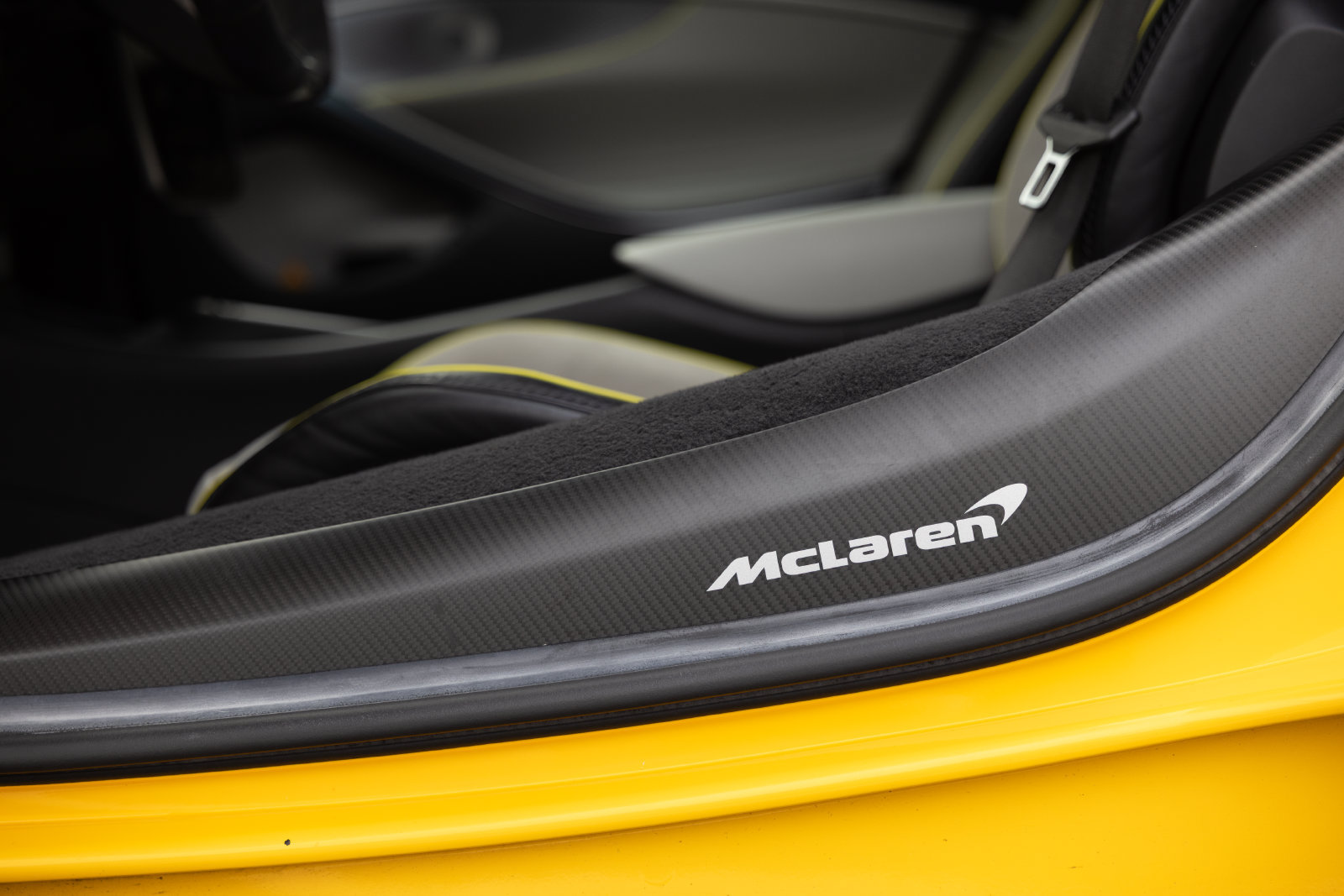 Used 2023 McLaren Artura RWD image 36