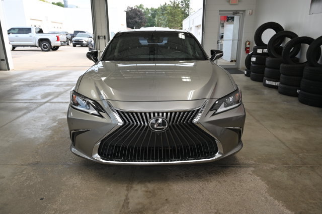 Used 2019 Lexus ES 350 w/ Accessory Package 2 FWD image 2