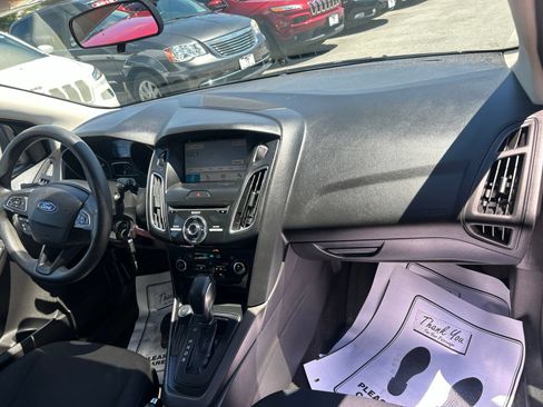 Used 2017 Ford Focus SEL FWD image 18