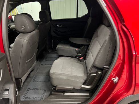Used 2023 Chevrolet Traverse LT image 14