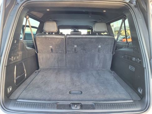 Certified 2024 Jeep Wagoneer L Series III w/ Flexible Seating Group image 20