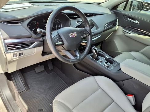 Used 2023 Cadillac XT4 Luxury w/ Cold Weather Package FWD image 12